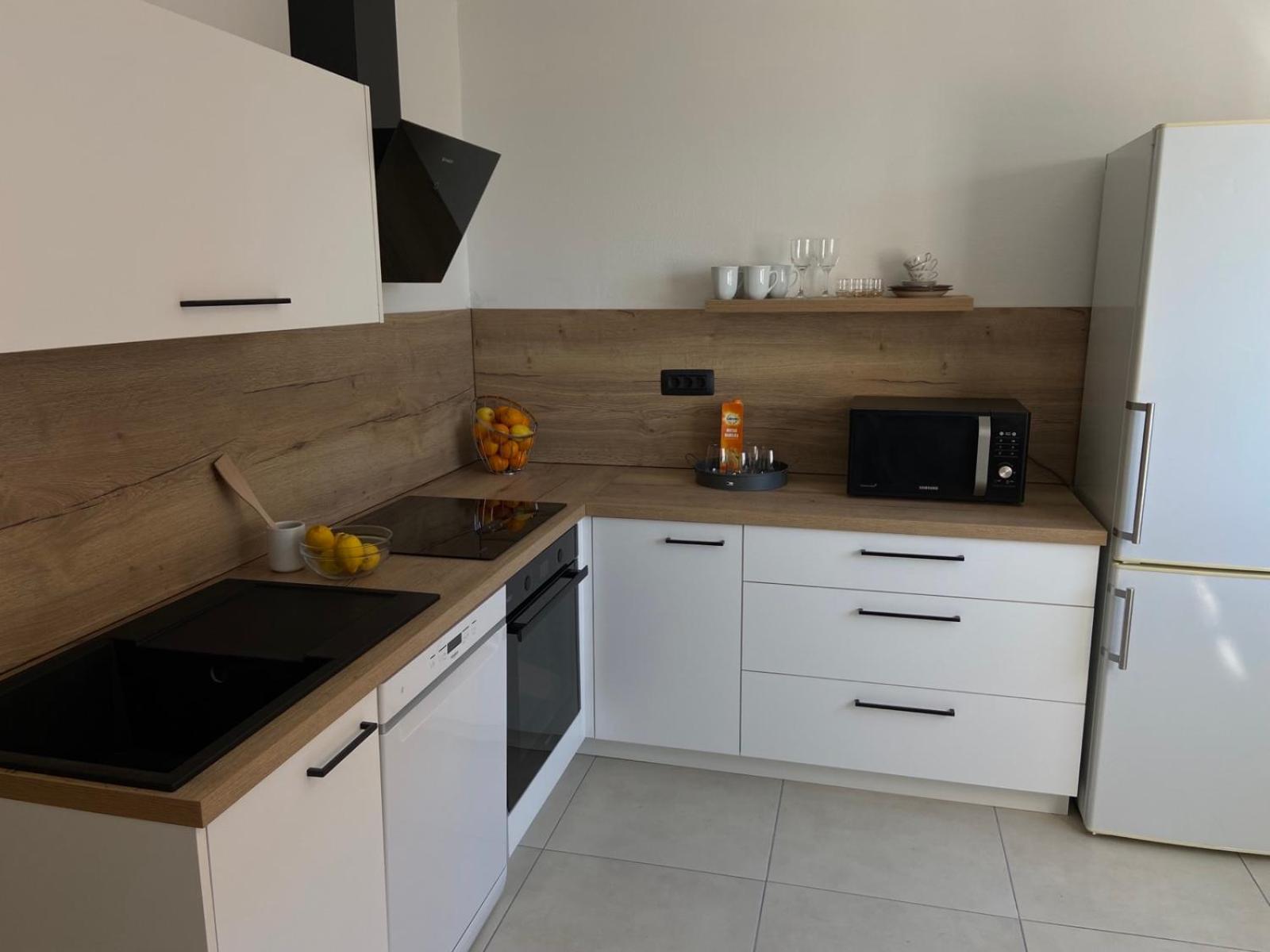 Sunny Apartment In Риека Экстерьер фото